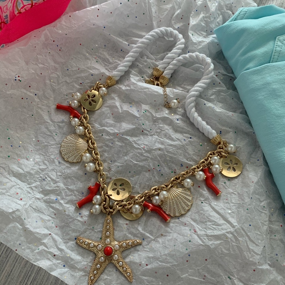 Adorable Lilly Pulitzer starfish necklace